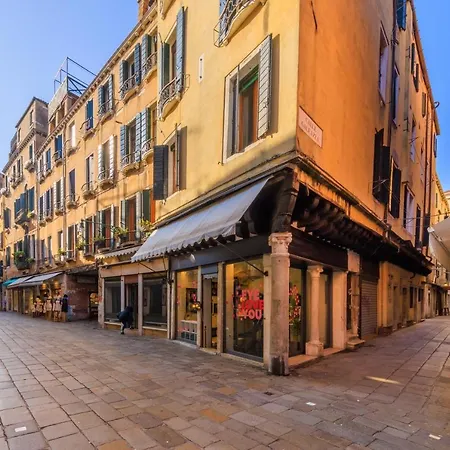 Rialto Bridge Luxury Apartment-2